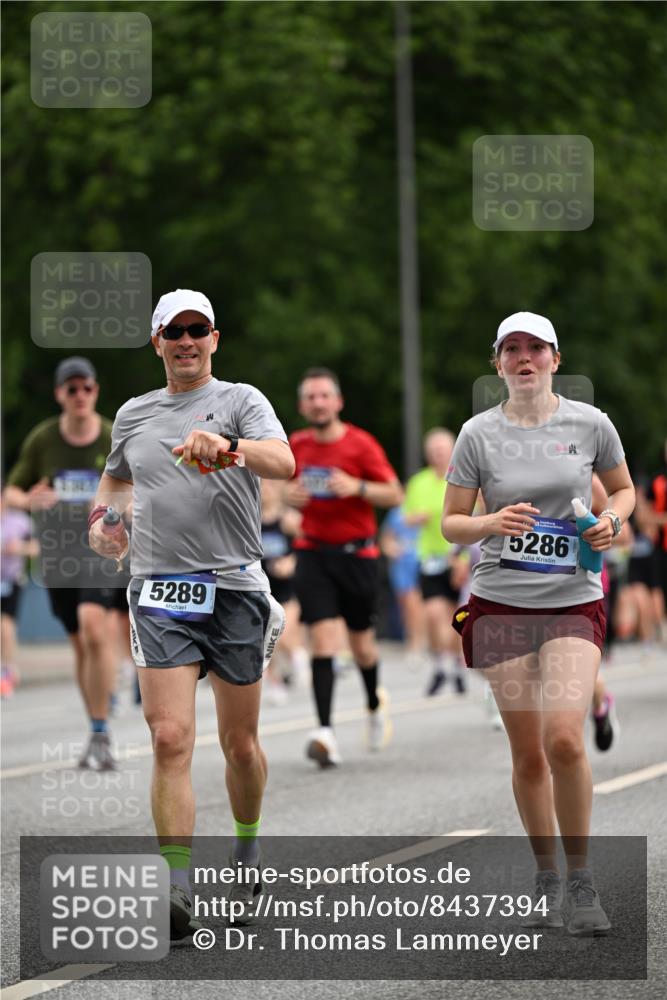 29.06.2025 - hella hamburg halbmarathon Dr. Thomas Lammeyer http://msf.ph/oto/8437394 29.06.2025 10:55:47 Kennedybrücke 1617, 1930, 2202, 2380, 2484, 2485, 2736, 2778, 3838, 4652, 4771, 5286, 5289, 5357, 5716, 6091, 6945, 7012, 7769, 7938, 7992, 8410, 8621, 9166, 9167, 9933, 10521, 10552, 10614, 10636, 10673 meine-sportfotos.de