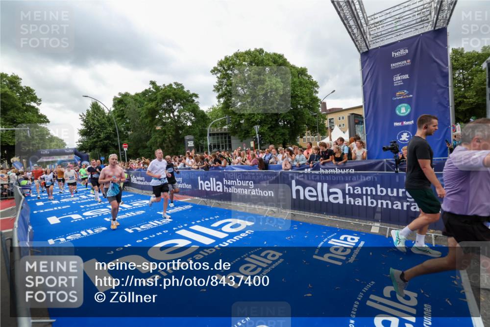 29.06.2025 - hella hamburg halbmarathon Zöllner http://msf.ph/oto/8437400 29.06.2025 10:55:01 Ziel 1327, 3652, 4249, 4616, 4938, 5020, 6433, 6994, 8514, 8698, 10266, 13988, 14638, 14845, 15126, 15156, 15879, 16047, 16623, 16868, 18181, 18325 meine-sportfotos.de