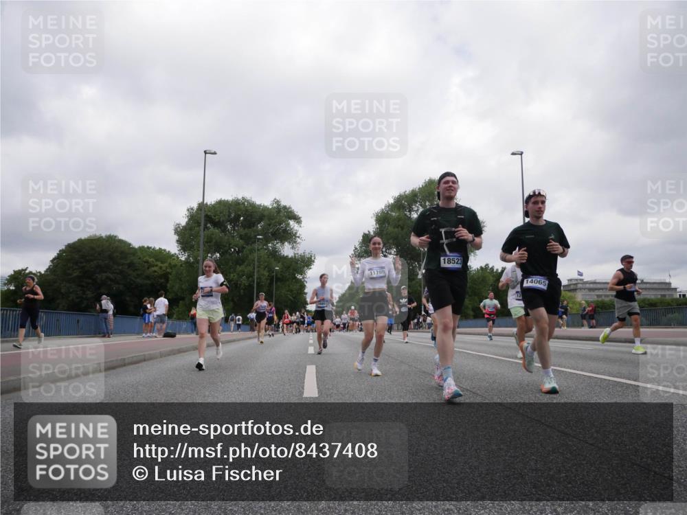 29.06.2025 - hella hamburg halbmarathon Luisa Fischer http://msf.ph/oto/8437408 29.06.2025 10:57:36 Kennedybrücke 16691, 11769, 18523, 14065, 3249, 3364, 4323, 4838, 5309, 6468, 6583, 6987 meine-sportfotos.de