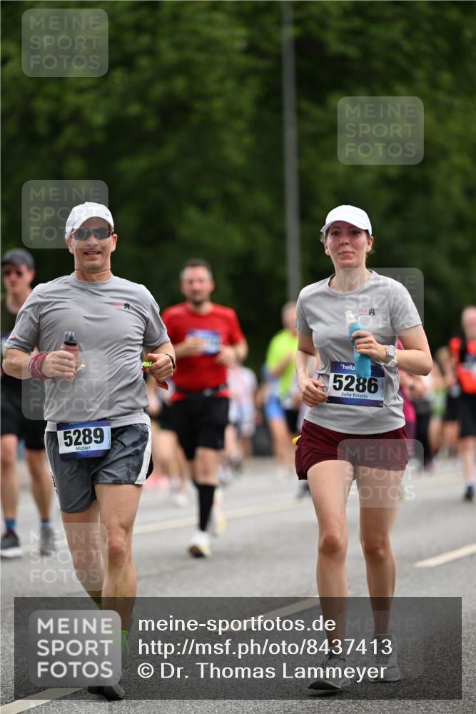29.06.2025 - hella hamburg halbmarathon Dr. Thomas Lammeyer http://msf.ph/oto/8437413 29.06.2025 10:55:48 Kennedybrücke 1617, 1930, 2202, 2380, 2484, 2485, 2736, 2778, 3838, 4652, 4771, 5286, 5289, 5357, 5716, 6091, 6945, 7012, 7769, 7938, 7992, 8410, 8621, 9166, 9167, 9933, 10521, 10552, 10614, 10636, 10673 meine-sportfotos.de