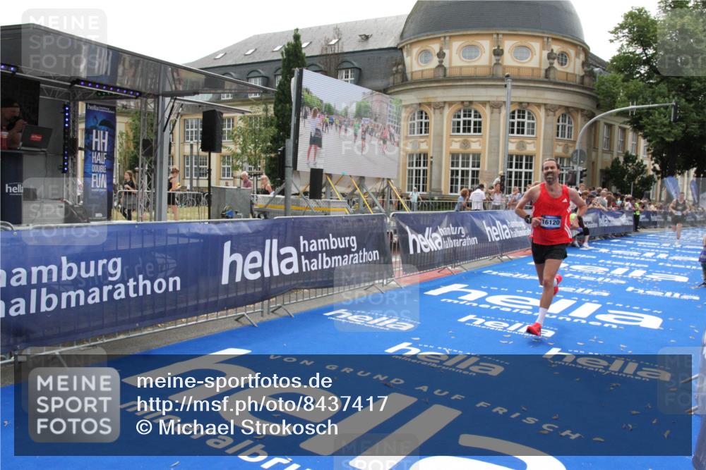 29.06.2025 - hella hamburg halbmarathon Michael Strokosch http://msf.ph/oto/8437417 29.06.2025 10:21:10 Ziel 14717, 16120 meine-sportfotos.de