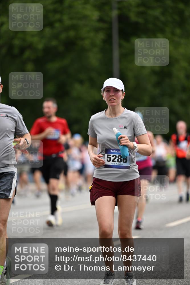 29.06.2025 - hella hamburg halbmarathon Dr. Thomas Lammeyer http://msf.ph/oto/8437440 29.06.2025 10:55:48 Kennedybrücke 1617, 1930, 2202, 2380, 2484, 2485, 2736, 2778, 3838, 4652, 4771, 5286, 5289, 5357, 5716, 6091, 6945, 7012, 7769, 7938, 7992, 8410, 8621, 9166, 9167, 9933, 10521, 10552, 10614, 10636, 10673 meine-sportfotos.de