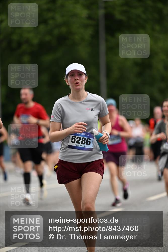 29.06.2025 - hella hamburg halbmarathon Dr. Thomas Lammeyer http://msf.ph/oto/8437460 29.06.2025 10:55:49 Kennedybrücke 1617, 1930, 2202, 2380, 2484, 2485, 2736, 2778, 3038, 3838, 4652, 4771, 5286, 5289, 5357, 5716, 6091, 6945, 7012, 7769, 7938, 7992, 8200, 8410, 8621, 9166, 9167, 9933, 10521, 10552, 10614, 10636, 10673 meine-sportfotos.de