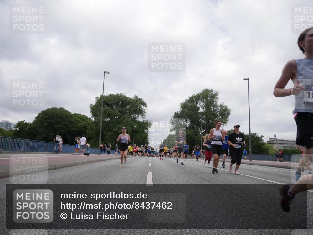 29.06.2025 - hella hamburg halbmarathon Luisa Fischer http://msf.ph/oto/8437462 29.06.2025 10:57:39 Kennedybrücke 2854, 3364, 5309, 10, 2600, 3364, 4720, 5309, 5933, 6583, 6987, 7946, 9130 meine-sportfotos.de