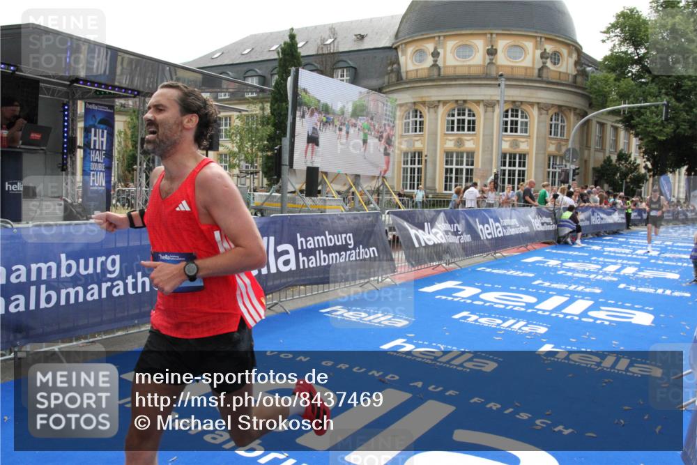 29.06.2025 - hella hamburg halbmarathon Michael Strokosch http://msf.ph/oto/8437469 29.06.2025 10:21:11 Ziel 14717, 16120 meine-sportfotos.de