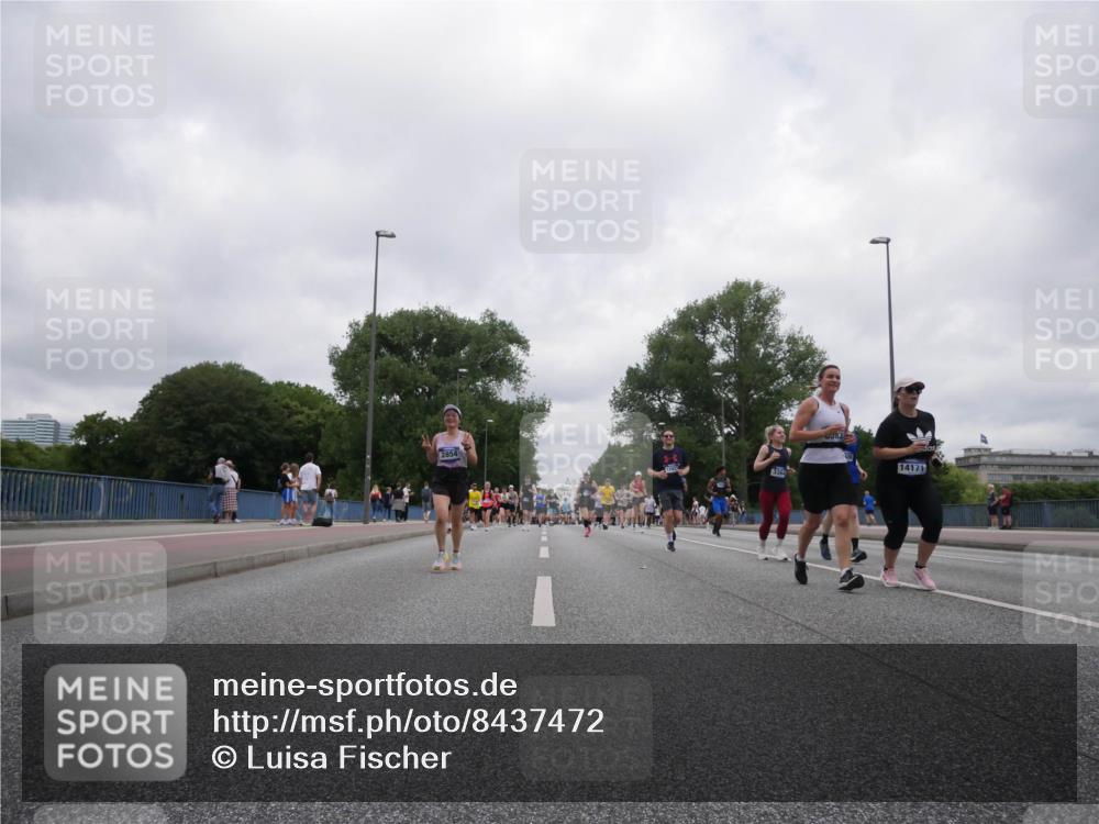 29.06.2025 - hella hamburg halbmarathon Luisa Fischer http://msf.ph/oto/8437472 29.06.2025 10:57:39 Kennedybrücke 2854, 3364, 14171, 2600, 3364, 4720, 5309, 5933, 6583, 6987, 7946, 9130 meine-sportfotos.de