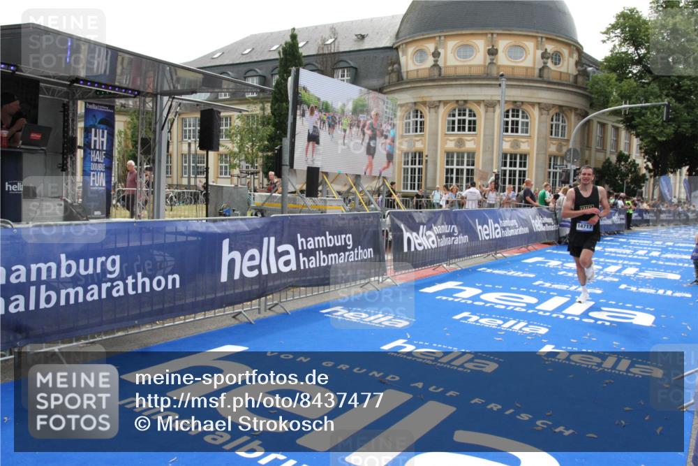 29.06.2025 - hella hamburg halbmarathon Michael Strokosch http://msf.ph/oto/8437477 29.06.2025 10:21:13 Ziel 14717, 16120 meine-sportfotos.de