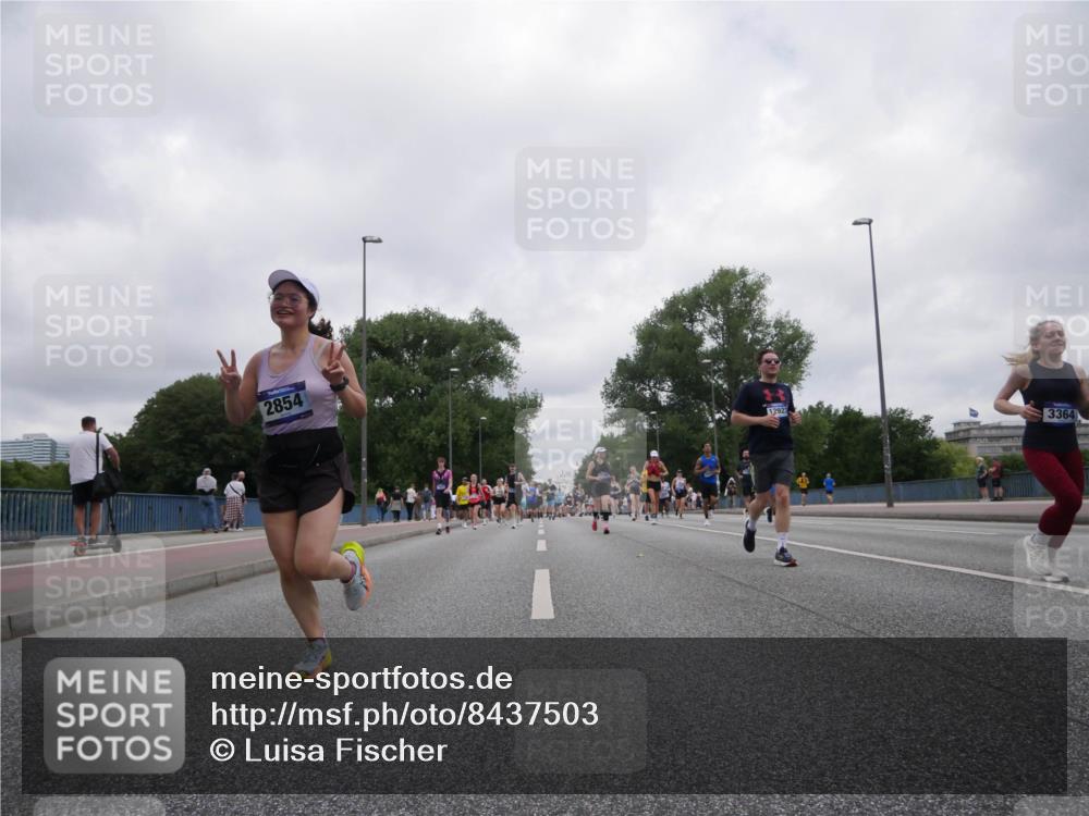 29.06.2025 - hella hamburg halbmarathon Luisa Fischer http://msf.ph/oto/8437503 29.06.2025 10:57:41 Kennedybrücke 2854, 12923, 3364, 2600, 3364, 4720, 5309, 5856, 5933, 6583, 6987, 7946, 7986, 9130 meine-sportfotos.de