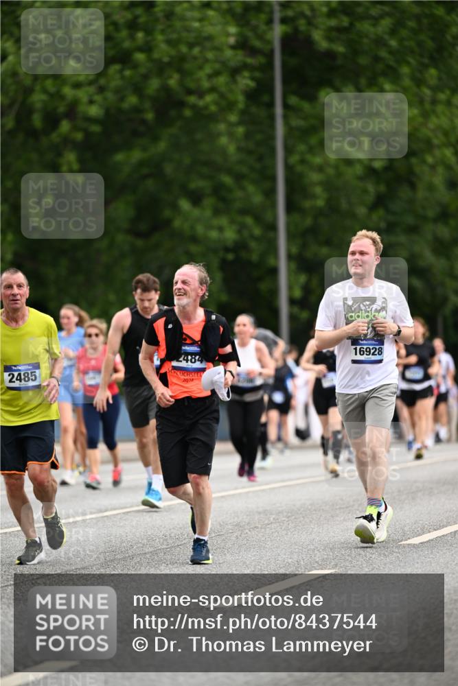 29.06.2025 - hella hamburg halbmarathon Dr. Thomas Lammeyer http://msf.ph/oto/8437544 29.06.2025 10:55:53 Kennedybrücke 1203, 1404, 1617, 1930, 2202, 2380, 2484, 2485, 2736, 2778, 3038, 3838, 4652, 4771, 5062, 5286, 5289, 5357, 5716, 6091, 6945, 7012, 7825, 7938, 7992, 8200, 8410, 8621, 9166, 9167, 9933, 10521, 10552, 10614, 10636, 10673 meine-sportfotos.de