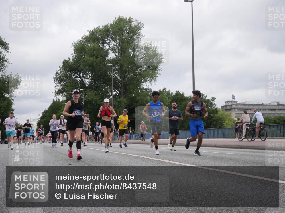 29.06.2025 - hella hamburg halbmarathon Luisa Fischer http://msf.ph/oto/8437548 29.06.2025 10:57:43 Kennedybrücke 7946, 17709, 18431, 18093, 2600, 3364, 4720, 5309, 5856, 5933, 6583, 6987, 7670, 7946, 7986, 9130 meine-sportfotos.de