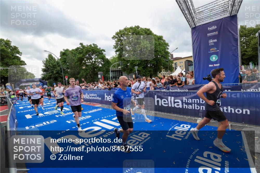 29.06.2025 - hella hamburg halbmarathon Zöllner http://msf.ph/oto/8437555 29.06.2025 10:55:09 Ziel 2448, 2884, 3041, 3791, 3945, 4249, 4938, 6355, 8691, 9060, 9361, 9380, 10191, 10192, 11333, 11747, 11976, 12248, 12961, 13297, 14750, 14948, 15126, 15879, 16108, 16630, 17803, 17842 meine-sportfotos.de