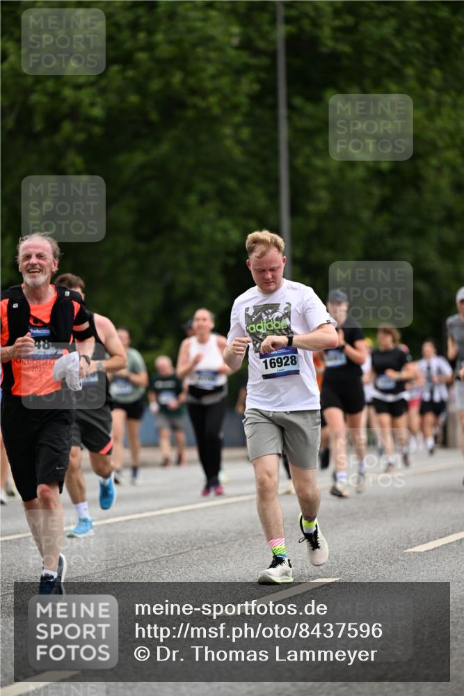 29.06.2025 - hella hamburg halbmarathon Dr. Thomas Lammeyer http://msf.ph/oto/8437596 29.06.2025 10:55:54 Kennedybrücke 1203, 1404, 1617, 1930, 2202, 2380, 2484, 2485, 2736, 2778, 3038, 3838, 4652, 5062, 5286, 5289, 5357, 5716, 6091, 6945, 6954, 7012, 7770, 7771, 7825, 7938, 7992, 8200, 8410, 8621, 9166, 9167, 9933, 10521, 10552, 10614, 10636, 10673 meine-sportfotos.de