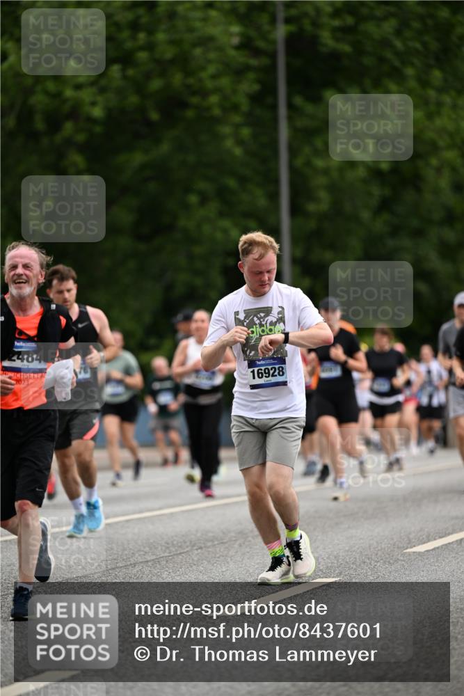 29.06.2025 - hella hamburg halbmarathon Dr. Thomas Lammeyer http://msf.ph/oto/8437601 29.06.2025 10:55:54 Kennedybrücke 1203, 1404, 1617, 1930, 2202, 2380, 2484, 2485, 2736, 2778, 3038, 3838, 4652, 5062, 5286, 5289, 5357, 5716, 6091, 6945, 6954, 7012, 7770, 7771, 7825, 7938, 7992, 8200, 8410, 8621, 9166, 9167, 9933, 10521, 10552, 10614, 10636, 10673 meine-sportfotos.de