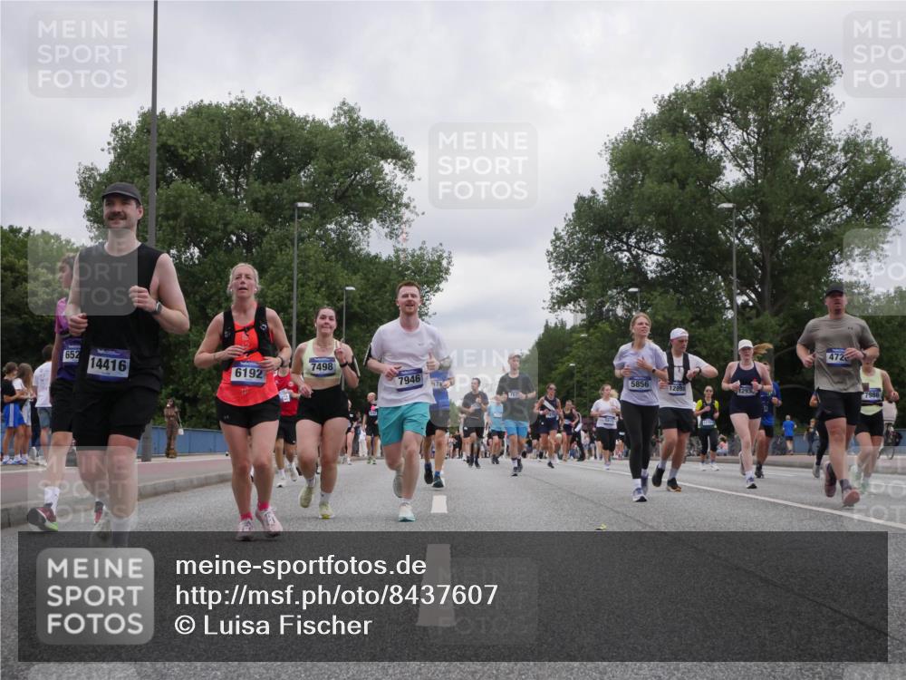 29.06.2025 - hella hamburg halbmarathon Luisa Fischer http://msf.ph/oto/8437607 29.06.2025 10:57:47 Kennedybrücke 652, 14416, 6192, 7498, 7946, 174, 5856, 12898, 12930, 472, 7986, 2600, 4039, 4720, 5815, 5856, 5933, 7670, 7874, 7946, 7986, 9130 meine-sportfotos.de