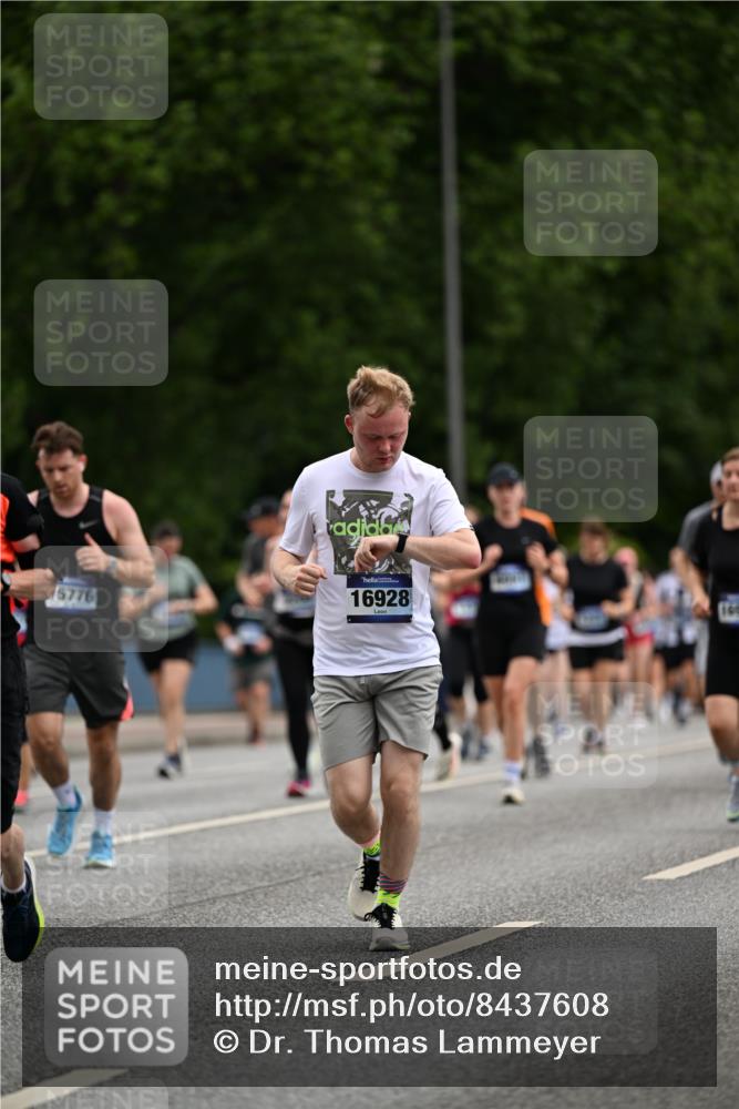 29.06.2025 - hella hamburg halbmarathon Dr. Thomas Lammeyer http://msf.ph/oto/8437608 29.06.2025 10:55:55 Kennedybrücke 1203, 1404, 1617, 1930, 2202, 2380, 2484, 2485, 2736, 2778, 3038, 3838, 4652, 5062, 5286, 5289, 5357, 5716, 6091, 6945, 6954, 7012, 7770, 7771, 7825, 7938, 7992, 8200, 8410, 8621, 9167, 10521, 10552, 10614, 10636, 10673 meine-sportfotos.de