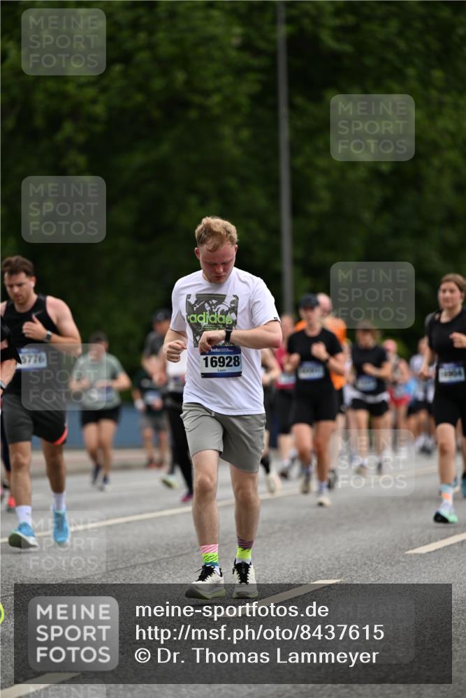 29.06.2025 - hella hamburg halbmarathon Dr. Thomas Lammeyer http://msf.ph/oto/8437615 29.06.2025 10:55:55 Kennedybrücke 1203, 1404, 1617, 1930, 2202, 2380, 2484, 2485, 2736, 2778, 3038, 3838, 4652, 5062, 5286, 5289, 5357, 5716, 6091, 6945, 6954, 7012, 7770, 7771, 7825, 7938, 7992, 8200, 8410, 8621, 9167, 10521, 10552, 10614, 10636, 10673 meine-sportfotos.de