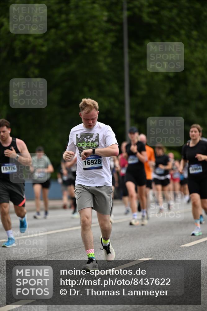 29.06.2025 - hella hamburg halbmarathon Dr. Thomas Lammeyer http://msf.ph/oto/8437622 29.06.2025 10:55:55 Kennedybrücke 1203, 1404, 1617, 1930, 2202, 2380, 2484, 2485, 2736, 2778, 3038, 3838, 4652, 5062, 5286, 5289, 5357, 5716, 6091, 6945, 6954, 7012, 7770, 7771, 7825, 7938, 7992, 8200, 8410, 8621, 9167, 10521, 10552, 10614, 10636, 10673 meine-sportfotos.de