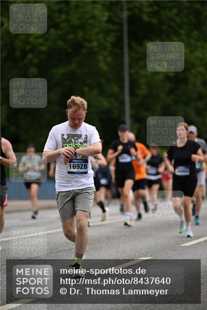 29.06.2025 - hella hamburg halbmarathon Dr. Thomas Lammeyer http://msf.ph/oto/8437640 29.06.2025 10:55:55 Kennedybrücke 1203, 1404, 1617, 1930, 2202, 2380, 2484, 2485, 2736, 2778, 3038, 3838, 4652, 5062, 5286, 5289, 5357, 5716, 6091, 6945, 6954, 7012, 7770, 7771, 7825, 7938, 7992, 8200, 8410, 8621, 9167, 10521, 10552, 10614, 10636, 10673 meine-sportfotos.de