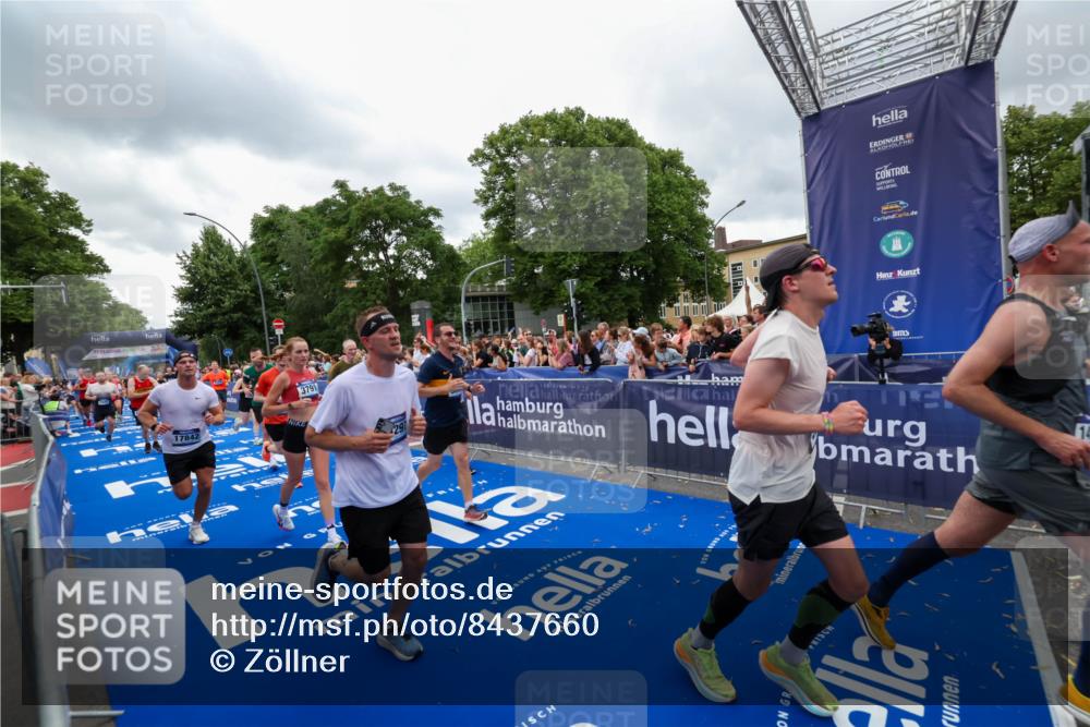 29.06.2025 - hella hamburg halbmarathon Zöllner http://msf.ph/oto/8437660 29.06.2025 10:55:11 Ziel 1549, 1628, 2119, 2448, 2884, 3041, 3791, 3945, 4903, 6355, 8691, 9060, 9361, 9380, 10191, 10192, 11333, 11747, 11976, 12248, 12961, 13297, 14750, 14834, 14948, 16108, 16630, 17803, 17842, 18031, 18966 meine-sportfotos.de