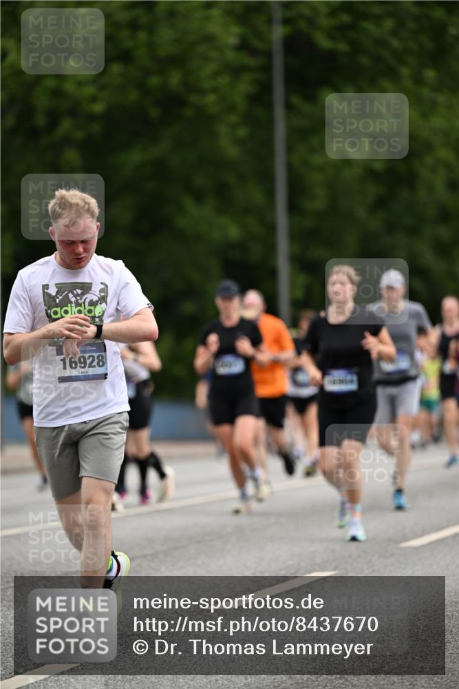 29.06.2025 - hella hamburg halbmarathon Dr. Thomas Lammeyer http://msf.ph/oto/8437670 29.06.2025 10:55:56 Kennedybrücke 1203, 1404, 1617, 1930, 2202, 2380, 2484, 2485, 2736, 2778, 3038, 3838, 4652, 5062, 5286, 5289, 5357, 5716, 6091, 6945, 6954, 7012, 7770, 7771, 7825, 7938, 7992, 8200, 8410, 8621, 10521, 10552, 10614, 10636, 10673 meine-sportfotos.de