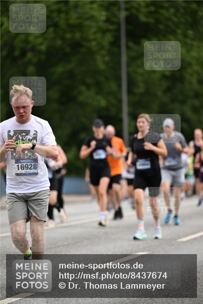 29.06.2025 - hella hamburg halbmarathon Dr. Thomas Lammeyer http://msf.ph/oto/8437674 29.06.2025 10:55:56 Kennedybrücke 1203, 1404, 1617, 1930, 2202, 2380, 2484, 2485, 2736, 2778, 3038, 3838, 4652, 5062, 5286, 5289, 5357, 5716, 6091, 6945, 6954, 7012, 7770, 7771, 7825, 7938, 7992, 8200, 8410, 8621, 10521, 10552, 10614, 10636, 10673 meine-sportfotos.de