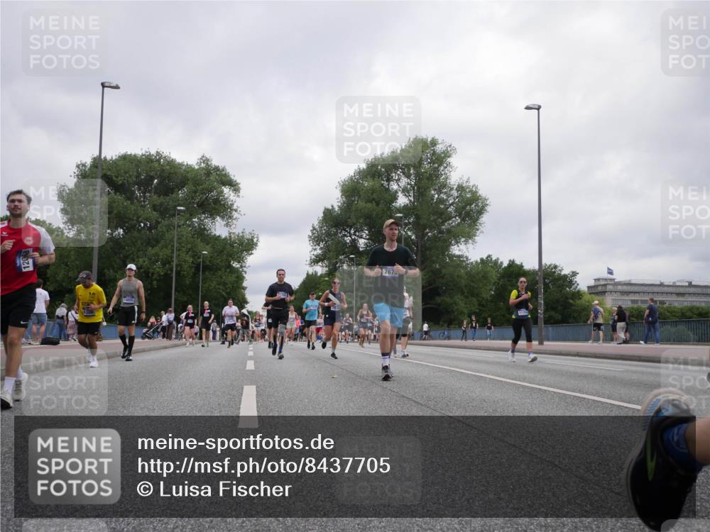 29.06.2025 - hella hamburg halbmarathon Luisa Fischer http://msf.ph/oto/8437705 29.06.2025 10:57:52 Kennedybrücke 120, 14655, 7675, 11354, 1822, 3857, 4039, 4720, 5185, 5815, 5856, 5933, 7670, 7874, 7986 meine-sportfotos.de