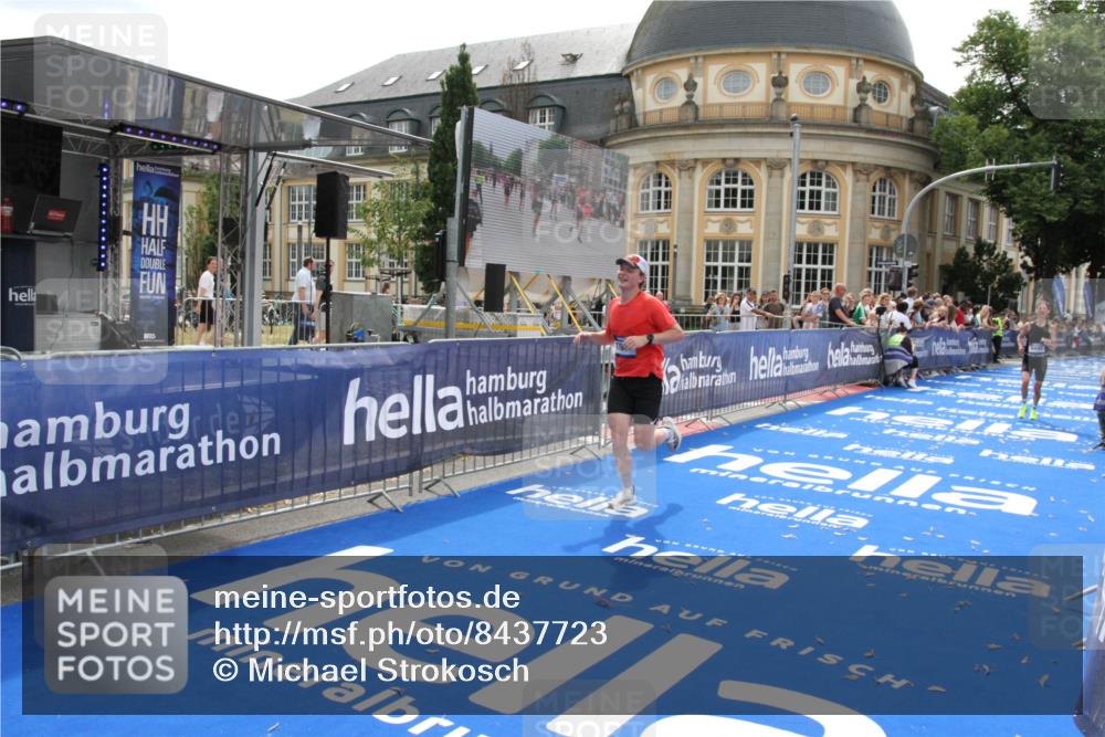 29.06.2025 - hella hamburg halbmarathon Michael Strokosch http://msf.ph/oto/8437723 29.06.2025 10:21:37 Ziel 9442, 11965, 17856 meine-sportfotos.de