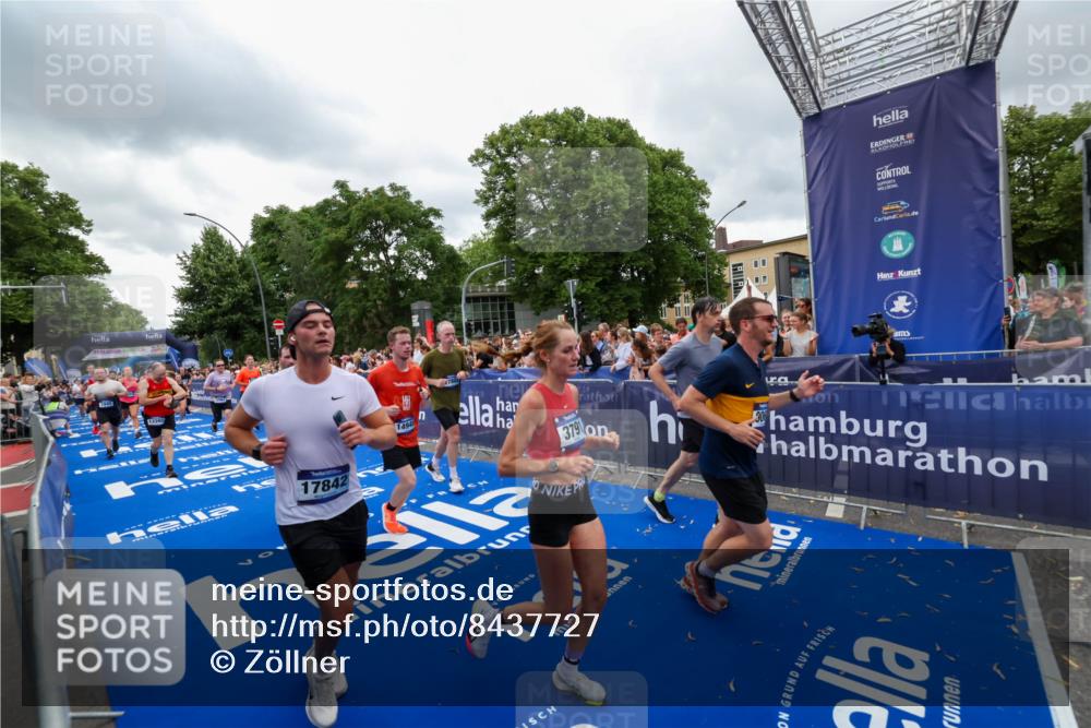 29.06.2025 - hella hamburg halbmarathon Zöllner http://msf.ph/oto/8437727 29.06.2025 10:55:12 Ziel 1549, 1628, 2119, 2448, 3041, 3791, 3945, 4903, 6355, 8691, 9060, 9361, 9380, 10191, 10192, 10582, 11333, 11747, 11976, 12248, 12961, 13297, 14834, 14948, 15854, 16108, 16630, 17803, 17842, 18031, 18966 meine-sportfotos.de