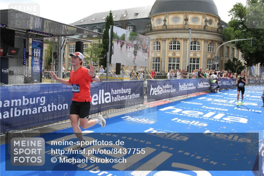 29.06.2025 - hella hamburg halbmarathon Michael Strokosch http://msf.ph/oto/8437755 29.06.2025 10:21:38 Ziel 6559, 9442, 11965, 17856 meine-sportfotos.de
