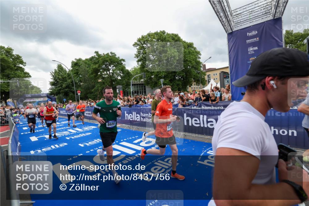 29.06.2025 - hella hamburg halbmarathon Zöllner http://msf.ph/oto/8437756 29.06.2025 10:55:12 Ziel 1549, 1628, 2119, 2448, 3041, 3791, 3945, 4903, 6355, 8691, 9060, 9361, 9380, 10191, 10192, 10582, 11333, 11747, 11976, 12248, 12961, 13297, 14834, 14948, 15854, 16108, 16630, 17803, 17842, 18031, 18966 meine-sportfotos.de