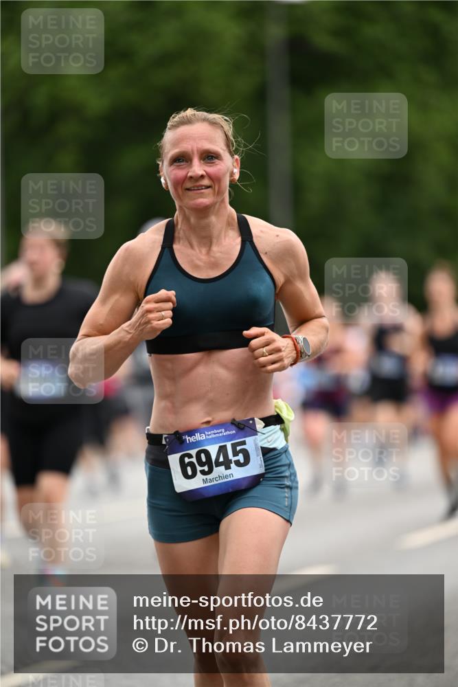 29.06.2025 - hella hamburg halbmarathon Dr. Thomas Lammeyer http://msf.ph/oto/8437772 29.06.2025 10:55:59 Kennedybrücke 1203, 1404, 1418, 1617, 2202, 2380, 2484, 2485, 2736, 2778, 3038, 3838, 4652, 4878, 5062, 5286, 5289, 5357, 5394, 5716, 6091, 6945, 6954, 7012, 7770, 7771, 7825, 7938, 7992, 8040, 8200, 8410, 8621, 9462, 10521, 10552, 10614, 10636, 10673, 10830 meine-sportfotos.de
