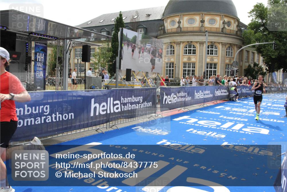29.06.2025 - hella hamburg halbmarathon Michael Strokosch http://msf.ph/oto/8437775 29.06.2025 10:21:38 Ziel 6559, 9442, 11965, 17856 meine-sportfotos.de