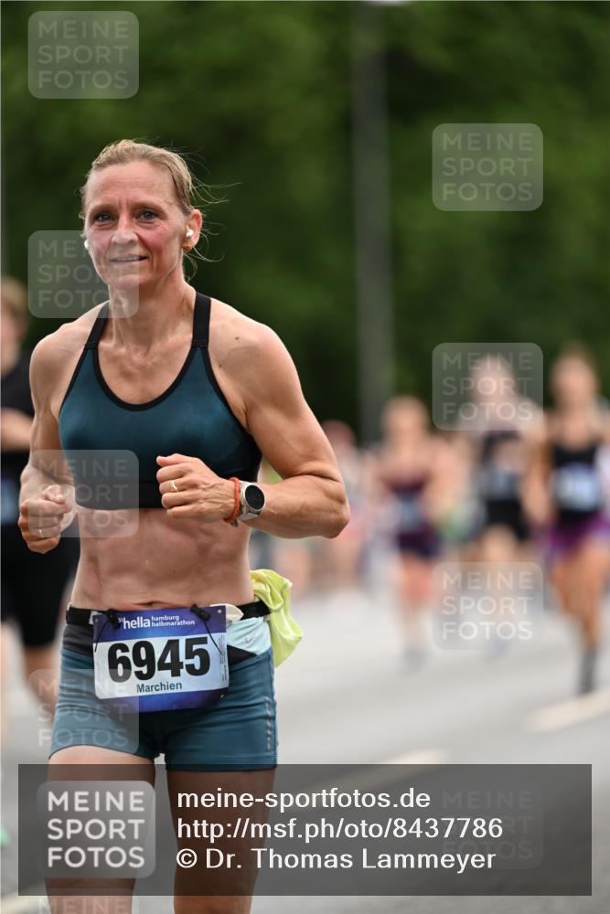 29.06.2025 - hella hamburg halbmarathon Dr. Thomas Lammeyer http://msf.ph/oto/8437786 29.06.2025 10:55:59 Kennedybrücke 1203, 1404, 1418, 1617, 2202, 2380, 2484, 2485, 2736, 2778, 3038, 3838, 4652, 4878, 5062, 5286, 5289, 5357, 5394, 5716, 6091, 6945, 6954, 7012, 7770, 7771, 7825, 7938, 7992, 8040, 8200, 8410, 8621, 9462, 10521, 10552, 10614, 10636, 10673, 10830 meine-sportfotos.de