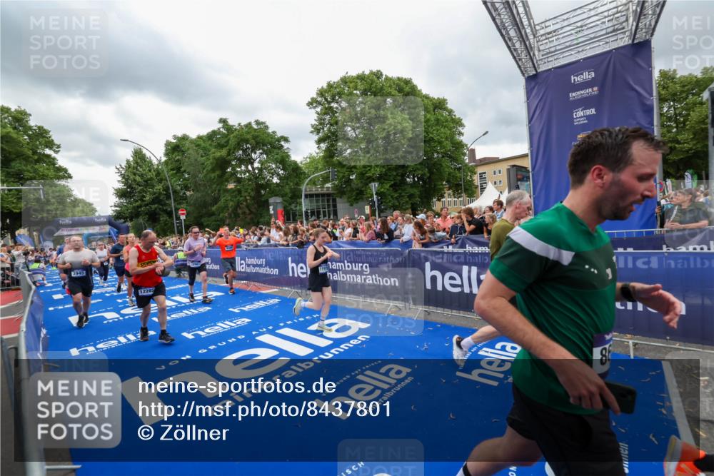 29.06.2025 - hella hamburg halbmarathon Zöllner http://msf.ph/oto/8437801 29.06.2025 10:55:13 Ziel 1549, 1628, 2119, 2448, 3041, 3945, 4903, 6355, 8691, 8973, 9361, 9380, 10188, 10191, 10192, 10582, 11747, 11976, 12248, 12961, 14834, 14948, 15854, 16108, 16630, 17842, 18031, 18966 meine-sportfotos.de