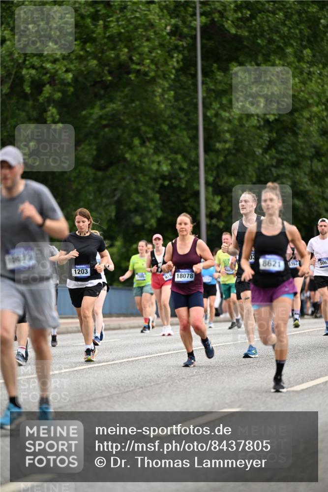 29.06.2025 - hella hamburg halbmarathon Dr. Thomas Lammeyer http://msf.ph/oto/8437805 29.06.2025 10:56:00 Kennedybrücke 1203, 1404, 1418, 1617, 2202, 2484, 2485, 2736, 2778, 3038, 3838, 4652, 4878, 5062, 5286, 5289, 5357, 5394, 5716, 6091, 6945, 6954, 7012, 7770, 7771, 7825, 7938, 7992, 8040, 8200, 8410, 8621, 9462, 10521, 10552, 10614, 10636, 10673, 10830 meine-sportfotos.de