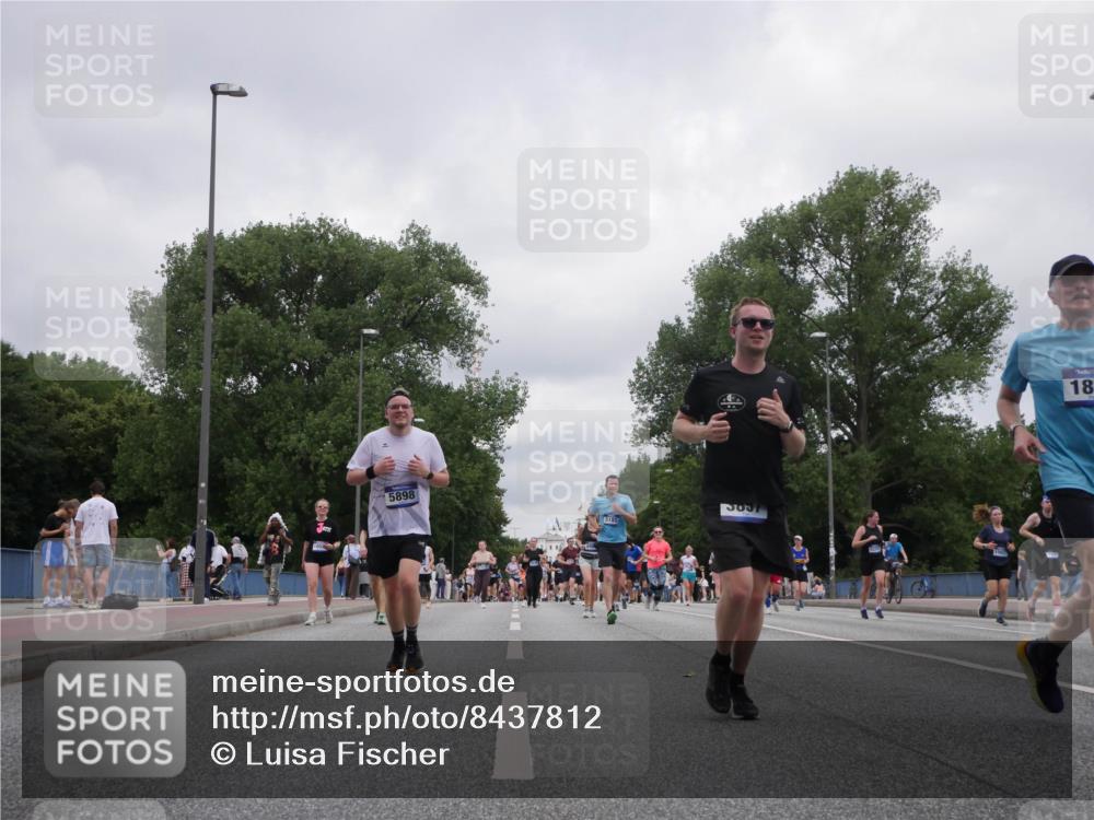 29.06.2025 - hella hamburg halbmarathon Luisa Fischer http://msf.ph/oto/8437812 29.06.2025 10:57:58 Kennedybrücke 5898, 18, 1779, 1822, 3857, 5185, 5815, 6279, 6988, 7874, 9764 meine-sportfotos.de