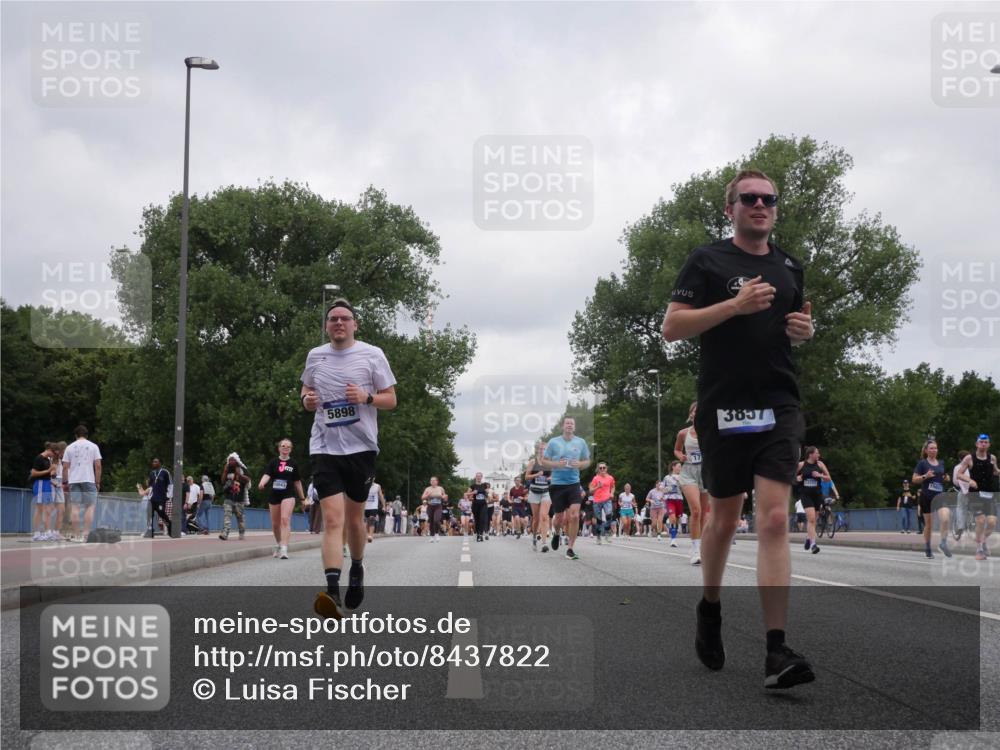 29.06.2025 - hella hamburg halbmarathon Luisa Fischer http://msf.ph/oto/8437822 29.06.2025 10:57:58 Kennedybrücke 1, 5898, 3897, 13357, 1779, 1822, 3857, 5185, 5815, 6279, 6988, 7874, 9764 meine-sportfotos.de