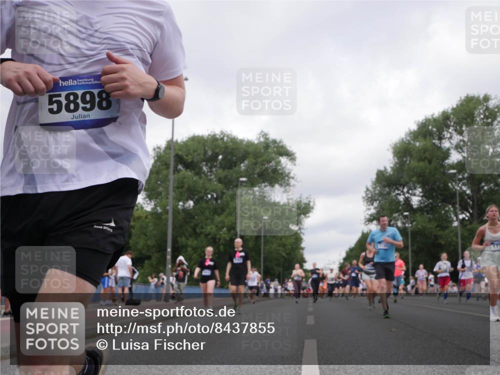29.06.2025 - hella hamburg halbmarathon Luisa Fischer http://msf.ph/oto/8437855 29.06.2025 10:58:00 Kennedybrücke 5898, 1779, 1822, 3857, 5185, 5500, 5815, 6279, 6988, 9764, 10331 meine-sportfotos.de