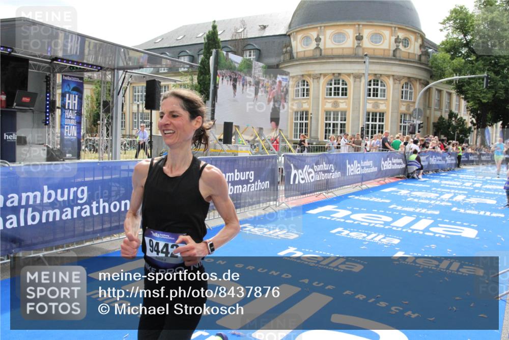 29.06.2025 - hella hamburg halbmarathon Michael Strokosch http://msf.ph/oto/8437876 29.06.2025 10:21:40 Ziel 6559, 9442, 11965, 17856 meine-sportfotos.de