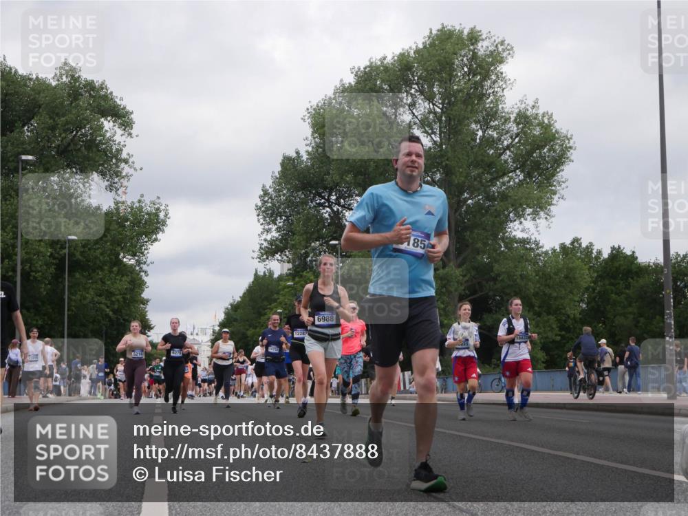 29.06.2025 - hella hamburg halbmarathon Luisa Fischer http://msf.ph/oto/8437888 29.06.2025 10:58:02 Kennedybrücke 5216, 6279, 13316, 12283, 6988, 185, 15822, 1767, 1779, 5185, 5430, 5500, 6279, 6988, 9764, 10331 meine-sportfotos.de