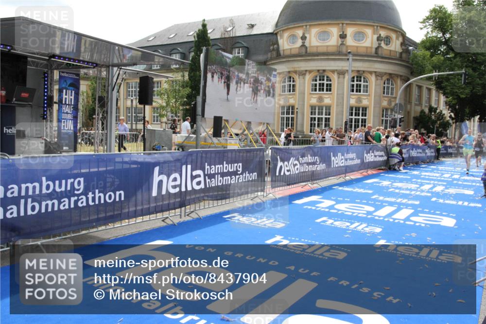 29.06.2025 - hella hamburg halbmarathon Michael Strokosch http://msf.ph/oto/8437904 29.06.2025 10:21:41 Ziel 6559, 9442, 11965 meine-sportfotos.de
