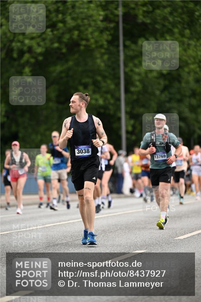 29.06.2025 - hella hamburg halbmarathon Dr. Thomas Lammeyer http://msf.ph/oto/8437927 29.06.2025 10:56:03 Kennedybrücke 1203, 1404, 1418, 1617, 2202, 2484, 2485, 2736, 2778, 3038, 4652, 4878, 5062, 5357, 5394, 5534, 5716, 6091, 6945, 6954, 7770, 7771, 7825, 7992, 8040, 8200, 8621, 9462, 9590, 10521, 10552, 10614, 10673, 10830 meine-sportfotos.de