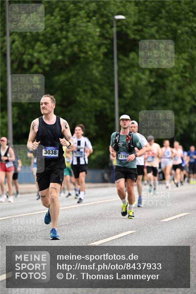 29.06.2025 - hella hamburg halbmarathon Dr. Thomas Lammeyer http://msf.ph/oto/8437933 29.06.2025 10:56:04 Kennedybrücke 1203, 1404, 1418, 1617, 2484, 2485, 2736, 2778, 3038, 4652, 4878, 5062, 5357, 5394, 5534, 5716, 6091, 6945, 6954, 7770, 7771, 7825, 7992, 8040, 8200, 8621, 9460, 9462, 9590, 10521, 10552, 10614, 10673, 10830 meine-sportfotos.de