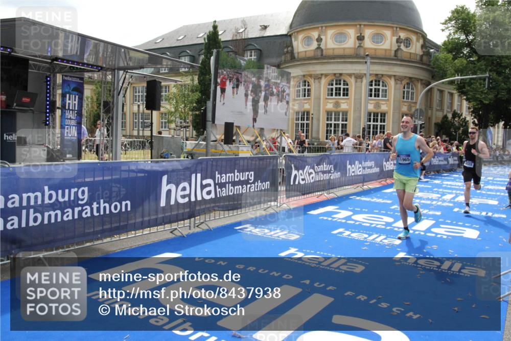 29.06.2025 - hella hamburg halbmarathon Michael Strokosch http://msf.ph/oto/8437938 29.06.2025 10:21:43 Ziel 6559, 11965 meine-sportfotos.de