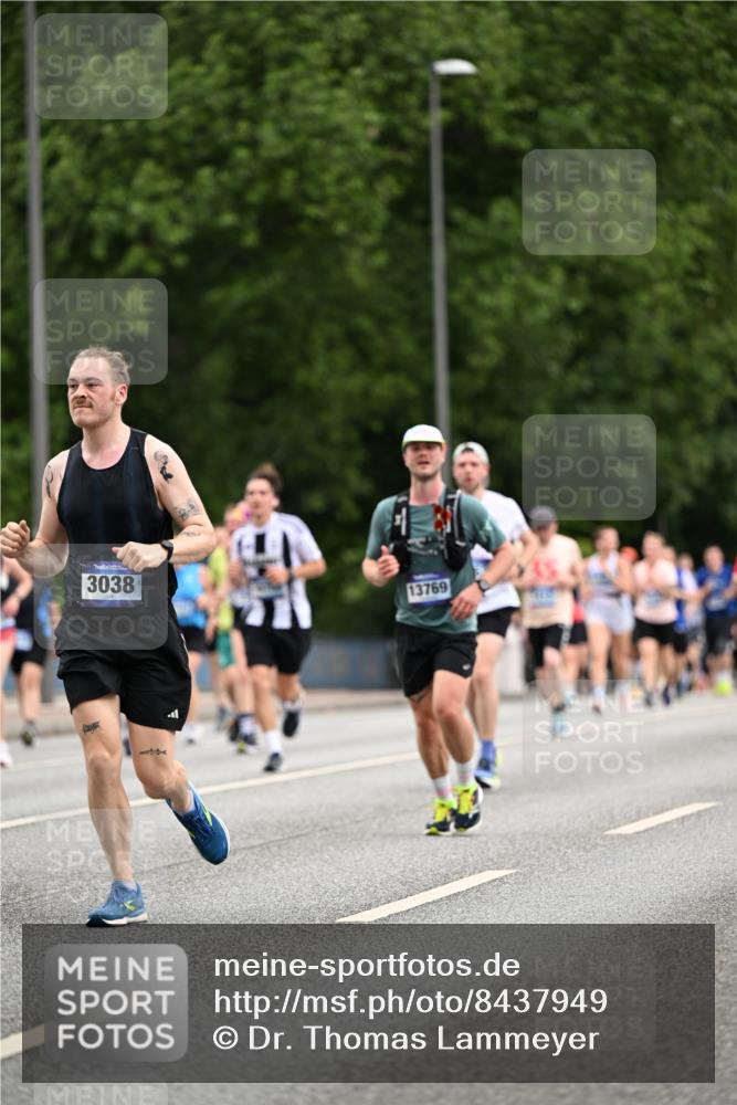 29.06.2025 - hella hamburg halbmarathon Dr. Thomas Lammeyer http://msf.ph/oto/8437949 29.06.2025 10:56:04 Kennedybrücke 1203, 1404, 1418, 1617, 2484, 2485, 2736, 2778, 3038, 4652, 4878, 5062, 5357, 5394, 5534, 5716, 6091, 6945, 6954, 7770, 7771, 7825, 7992, 8040, 8200, 8621, 9460, 9462, 9590, 10521, 10552, 10614, 10673, 10830 meine-sportfotos.de