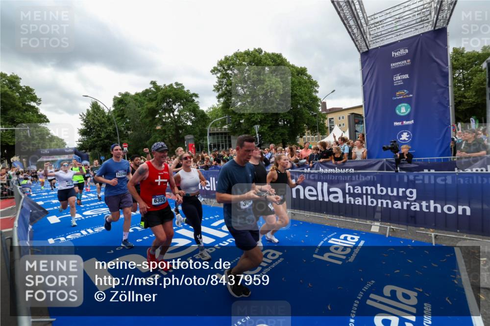 29.06.2025 - hella hamburg halbmarathon Zöllner http://msf.ph/oto/8437959 29.06.2025 10:55:16 Ziel 1549, 1628, 2119, 2448, 3041, 3945, 4903, 6355, 6891, 8973, 9361, 10188, 10191, 10192, 10263, 10582, 11747, 12248, 12961, 14834, 15854, 16108, 16521, 18031, 18966 meine-sportfotos.de