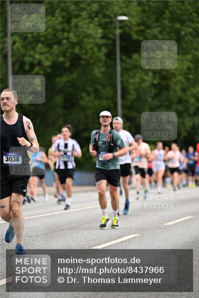 29.06.2025 - hella hamburg halbmarathon Dr. Thomas Lammeyer http://msf.ph/oto/8437966 29.06.2025 10:56:05 Kennedybrücke 1203, 1404, 1418, 1617, 2484, 2485, 2736, 2778, 3038, 3934, 4652, 4878, 5062, 5357, 5394, 5534, 5716, 6091, 6456, 6945, 6954, 7770, 7771, 7825, 7992, 8040, 8200, 8621, 9460, 9462, 9590, 10521, 10552, 10614, 10673, 10830 meine-sportfotos.de