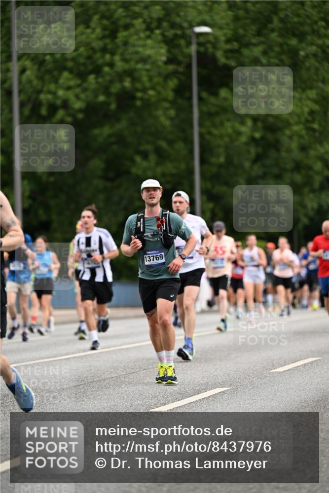 29.06.2025 - hella hamburg halbmarathon Dr. Thomas Lammeyer http://msf.ph/oto/8437976 29.06.2025 10:56:05 Kennedybrücke 1203, 1404, 1418, 1617, 2484, 2485, 2736, 2778, 3038, 3934, 4652, 4878, 5062, 5357, 5394, 5534, 5716, 6091, 6456, 6945, 6954, 7770, 7771, 7825, 7992, 8040, 8200, 8621, 9460, 9462, 9590, 10521, 10552, 10614, 10673, 10830 meine-sportfotos.de