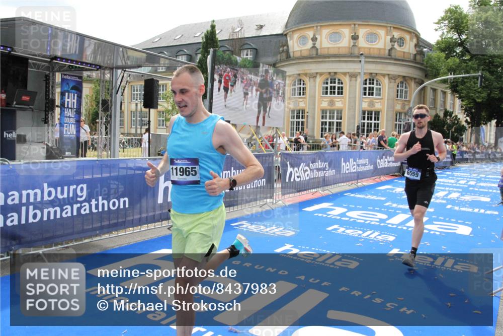 29.06.2025 - hella hamburg halbmarathon Michael Strokosch http://msf.ph/oto/8437983 29.06.2025 10:21:44 Ziel 6559, 11965 meine-sportfotos.de