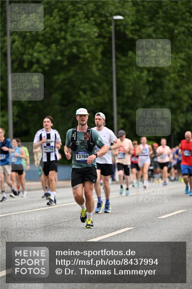 29.06.2025 - hella hamburg halbmarathon Dr. Thomas Lammeyer http://msf.ph/oto/8437994 29.06.2025 10:56:05 Kennedybrücke 1203, 1404, 1418, 1617, 2484, 2485, 2736, 2778, 3038, 3934, 4652, 4878, 5062, 5357, 5394, 5534, 5716, 6091, 6456, 6945, 6954, 7770, 7771, 7825, 7992, 8040, 8200, 8621, 9460, 9462, 9590, 10521, 10552, 10614, 10673, 10830 meine-sportfotos.de